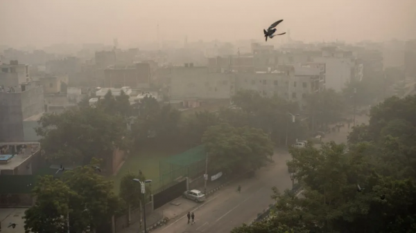河裡漂滿有毒泡沫,印度民眾一臉從容跳進去沐浴刷牙 河裡漂滿有毒泡沫,印度民眾一臉從容跳進去沐浴刷牙