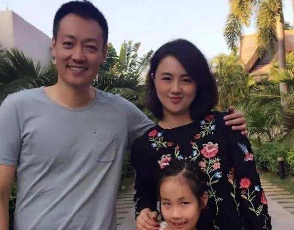 6位零緋聞的男明星：從校服到婚紗，他們把“初戀”娶回家