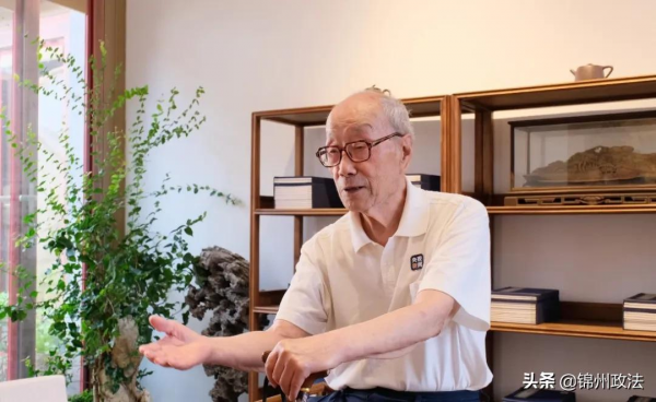 他創造的這個小世界，太美！