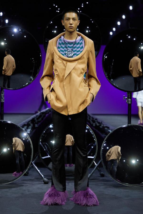 在光影輪轉間，思考獨處丨上海時裝週