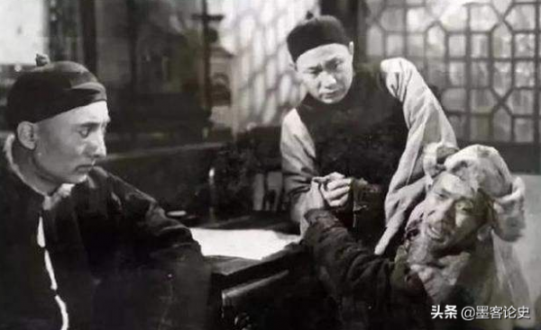 1937年&comma;八路軍彈藥耗空被困&comma;70歲老地主跑上戰場&colon;我家還有十幾箱