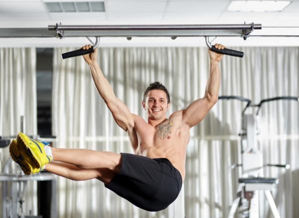 8個居家動作，不上健身房、照樣練出“迷人倒三角”