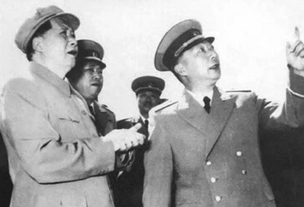 1987年，鄧小平欲辭去軍委主席，聶榮臻反對：沒有他軍隊會亂的