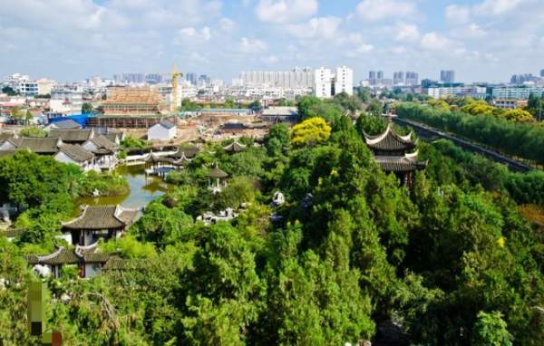 河南人口第一大縣市，戶籍人口185萬，節奏緩慢景美人善