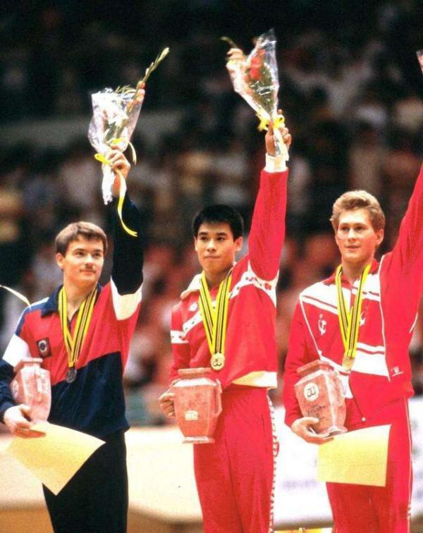 郭晶晶丈夫背後的家族有多牛？其父享國葬，何鴻燊和李嘉誠扶靈