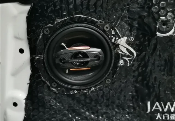 寶馬3系音響改裝優特聲402兩分頻+藍寶低音,釋放豪車專屬靚聲 寶馬3系音響改裝優特聲402兩分頻+藍寶低音,釋放豪車專屬靚聲