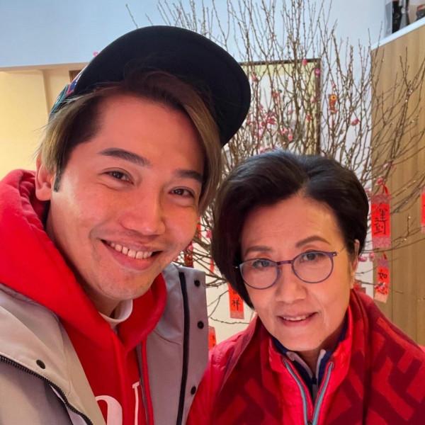 汪明荃羅家英獲後輩拜年 熱鬧滿屋