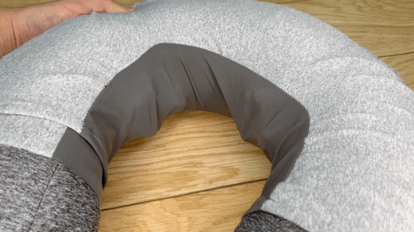 「開箱體驗」 能時刻提供貼心又舒服按摩的智慧充氣按摩頸枕 「開箱體驗」 能時刻提供貼心又舒服按摩的智慧充氣按摩頸枕