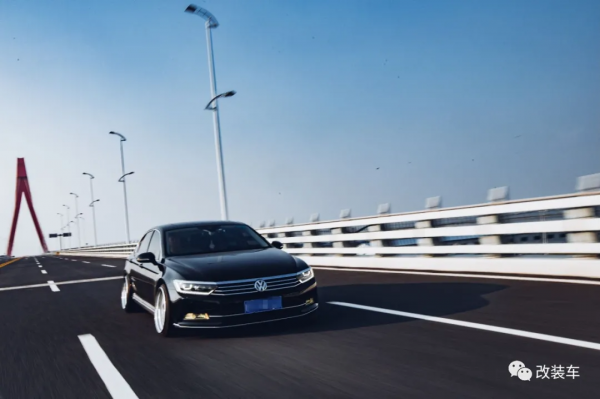 遼寧車友的寶馬E92逆向改裝，先選寬體後挑車你學到了嗎？