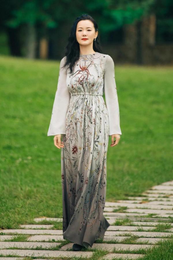 大器晚成的詠梅：氣質優雅，韻味十足（第3張年輕照片）