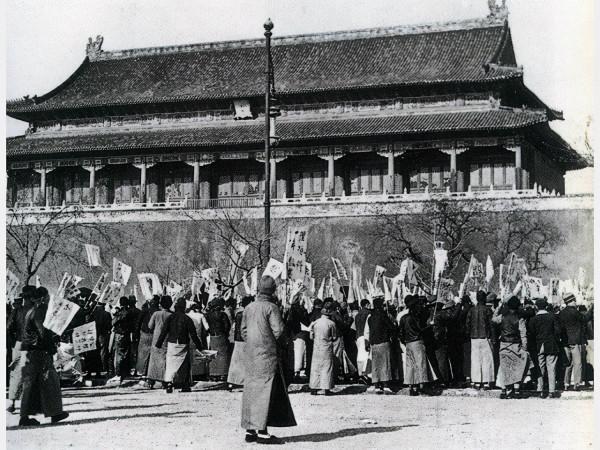 1969年天安門為何被秘密拆除後重建？