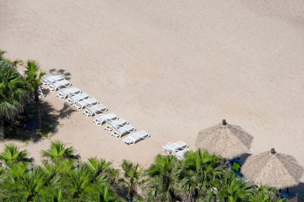 這裡享有“中國馬爾地夫”的美稱 蔚藍的地間沐浴陽光，飽覽海景