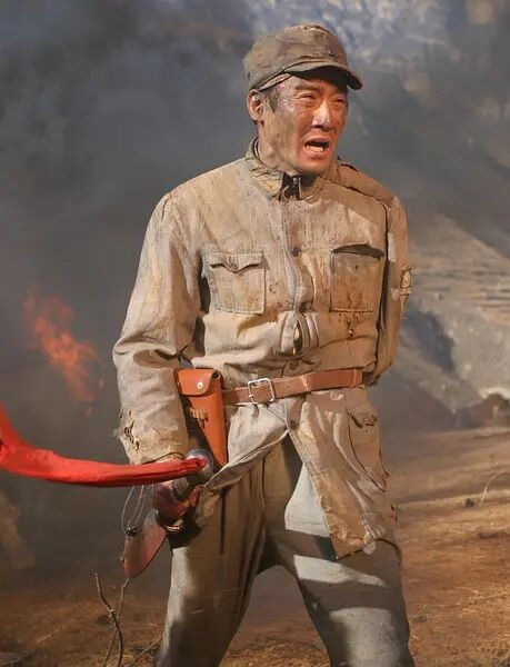 油頭粉面就別演軍人，影帝梁家輝告訴你，軍人應該怎麼演