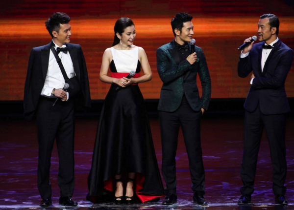 張小斐拿影后，含淚感謝賈玲母親，黃曉明專業不足，好心壞了事