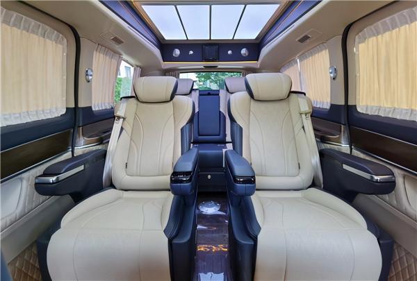最新款曉奧定製賓士V級高頂七座商務車,上海車展亞洲首發 最新款曉奧定製賓士V級高頂七座商務車,上海車展亞洲首發