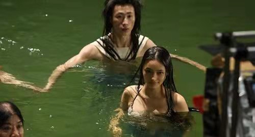 為了演《美人魚》，林允速成蝶泳！星爺當年是如何選角的