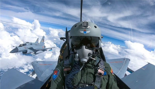 霸氣!臺島附近空域,解放軍雙語驅離美軍機:立即離開,否則攔截 霸氣!臺島附近空域,解放軍雙語驅離美軍機:立即離開,否則攔截