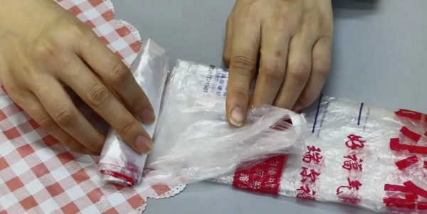 神一樣的塑膠購物袋收納法,再也不怕塑膠袋把家裡弄得亂糟糟 神一樣的塑膠購物袋收納法,再也不怕塑膠袋把家裡弄得亂糟糟