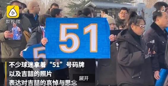 拉著四歲兒子的手離世，緬懷那個33歲的生命