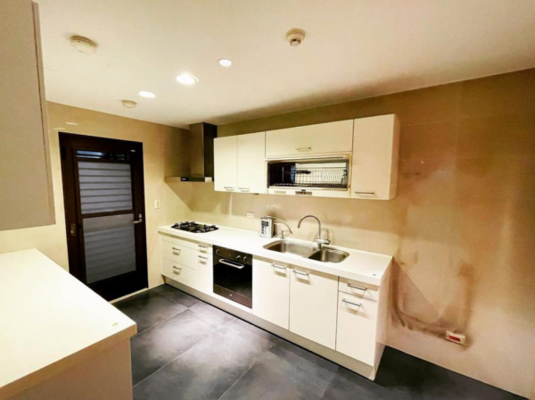 46歲視後變賣豪宅，跟老公到國外投資房產！結婚5年不生娃仍恩愛