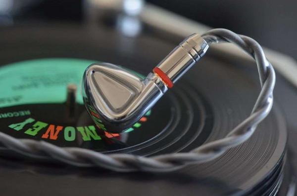 TINHIFI P1 Plus千元級平板耳塞，感受比動圈更寬鬆、耐聽的聲音