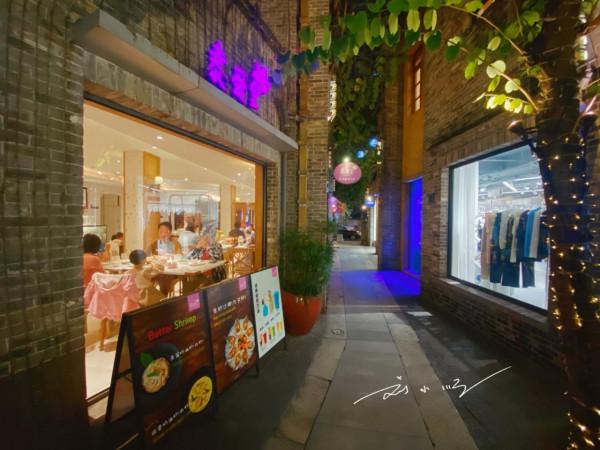 佛山市中心的網紅商業區,既現代又傳統,被稱為“廣東版太古裡” 佛山市中心的網紅商業區,既現代又傳統,被稱為“廣東版太古裡”