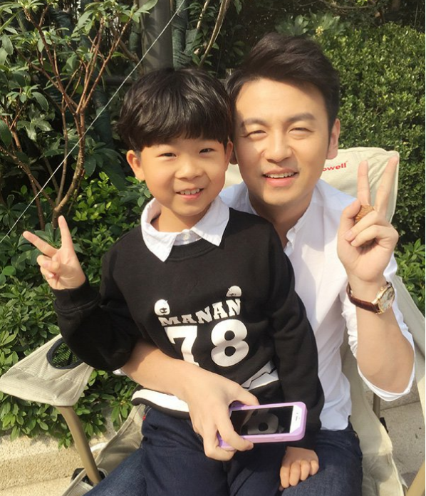 被當成搖錢樹的童星,鄧鳴賀去世時僅9歲,紀寶如被家人囚禁 被當成搖錢樹的童星,鄧鳴賀去世時僅9歲,紀寶如被家人囚禁