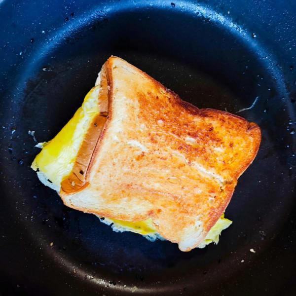 5分鐘搞定，懶人早餐-雞蛋火腿三明治，簡單營養超好吃