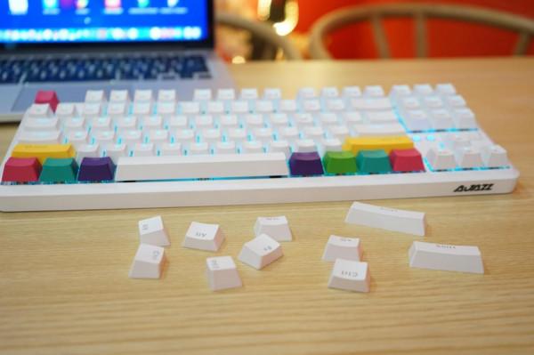 鍵盤可以這樣玩，怪不得這麼多男人入坑！黑爵可換軸鍵盤如何？