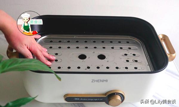 板栗去殼時，不要生剝，記住這方法，一秒一個又快又幹淨，真輕鬆