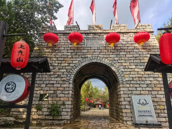 慶國慶，這個古村太熱鬧，養眼又怡情，還有滿滿的中國紅