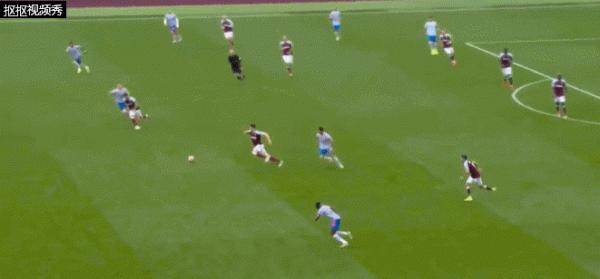 防守端不遺餘力,C羅倒鉤解圍、狂奔數十米回追防守 防守端不遺餘力,C羅倒鉤解圍、狂奔數十米回追防守