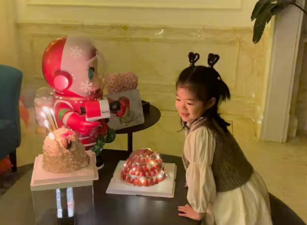 章子怡把女兒寵成小公主!醒醒穿白裙像汪峰翻版,美貌不及小蘋果 章子怡把女兒寵成小公主!醒醒穿白裙像汪峰翻版,美貌不及小蘋果