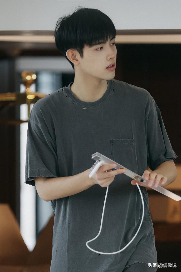 灣區升明月節目單官宣！關曉彤開場，趙麗穎壓軸，TFBOYS分開表演