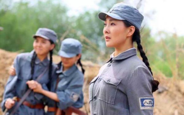 毛主席請一安徽姑娘參加開國大典,卻被拒絕,2年後專人護送來京 毛主席請一安徽姑娘參加開國大典,卻被拒絕,2年後專人護送來京