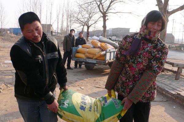 農服來了，中小農資企業生存空間被進一步擠壓，逃不出代工廠命運