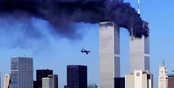 從107層一躍而下！這張在911事件中拍的照片，被美國政府瞞了10年