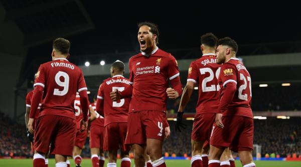 “足球世界的愛與支援”隊友嚴重受傷時，薩拉赫第一時間出現