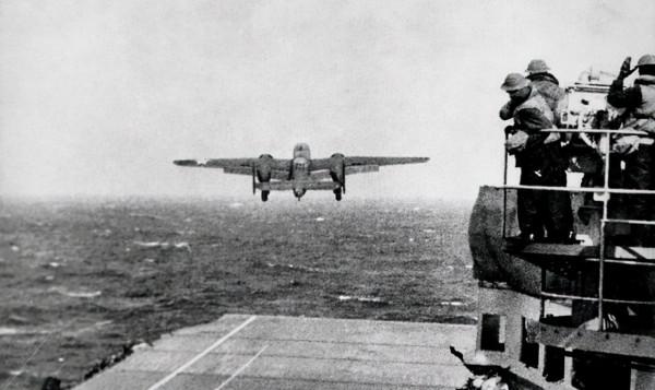 1942年美國秘密轟炸東京，蔣介石、宋美齡為何動作頻頻？耐人尋味