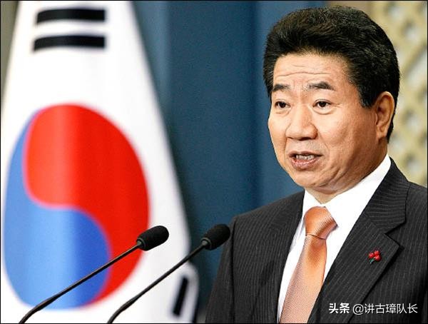 鞠躬盡瘁卻跳崖而亡,韓國前總統盧武鉉葬禮:18萬人祭奠 鞠躬盡瘁卻跳崖而亡,韓國前總統盧武鉉葬禮:18萬人祭奠