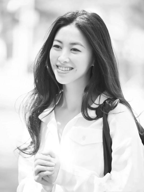 連續八年入選全球最美面孔她——朱珠