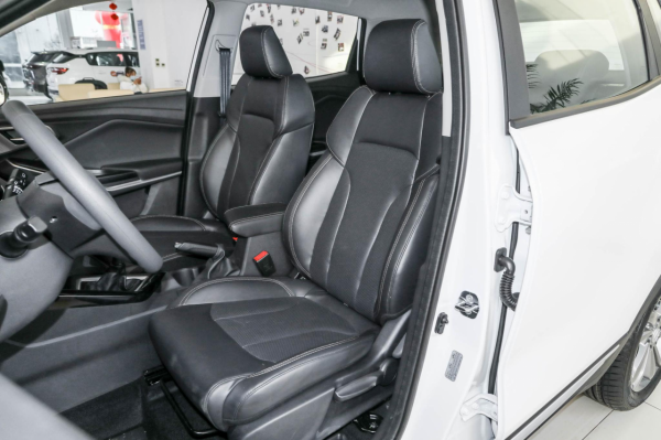 試駕長安CS 15，時尚外觀，燃油經濟