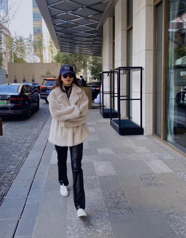 楊採鈺太會穿了，打扮知性大方不浮誇，法式情調很適合普通人借鑑