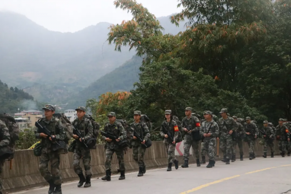 從這裡走向戰場!福建省軍區新兵連組織戰備行動演練 從這裡走向戰場!福建省軍區新兵連組織戰備行動演練