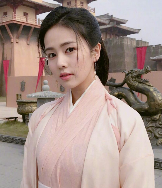 白鹿主演的七部劇，火了五部，糊了兩部，關鍵要看合作的男主是誰