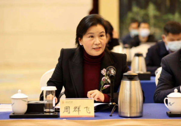 &quot&semi;玻璃女王&quot&semi;周群飛：一婚嫁老闆，二婚嫁自家司機，二十年賺500億