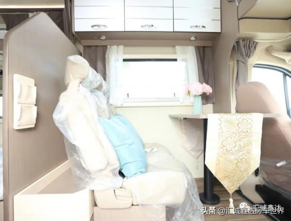 經濟耐用的老年旅行房車!​2.0T雙驅C本即開,還帶5人床和商務座 經濟耐用的老年旅行房車!​2.0T雙驅C本即開,還帶5人床和商務座