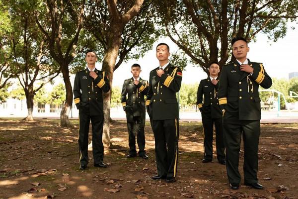 浪漫軍婚:軍車當婚車,嫁人就嫁軍隊好兒郎 浪漫軍婚:軍車當婚車,嫁人就嫁軍隊好兒郎