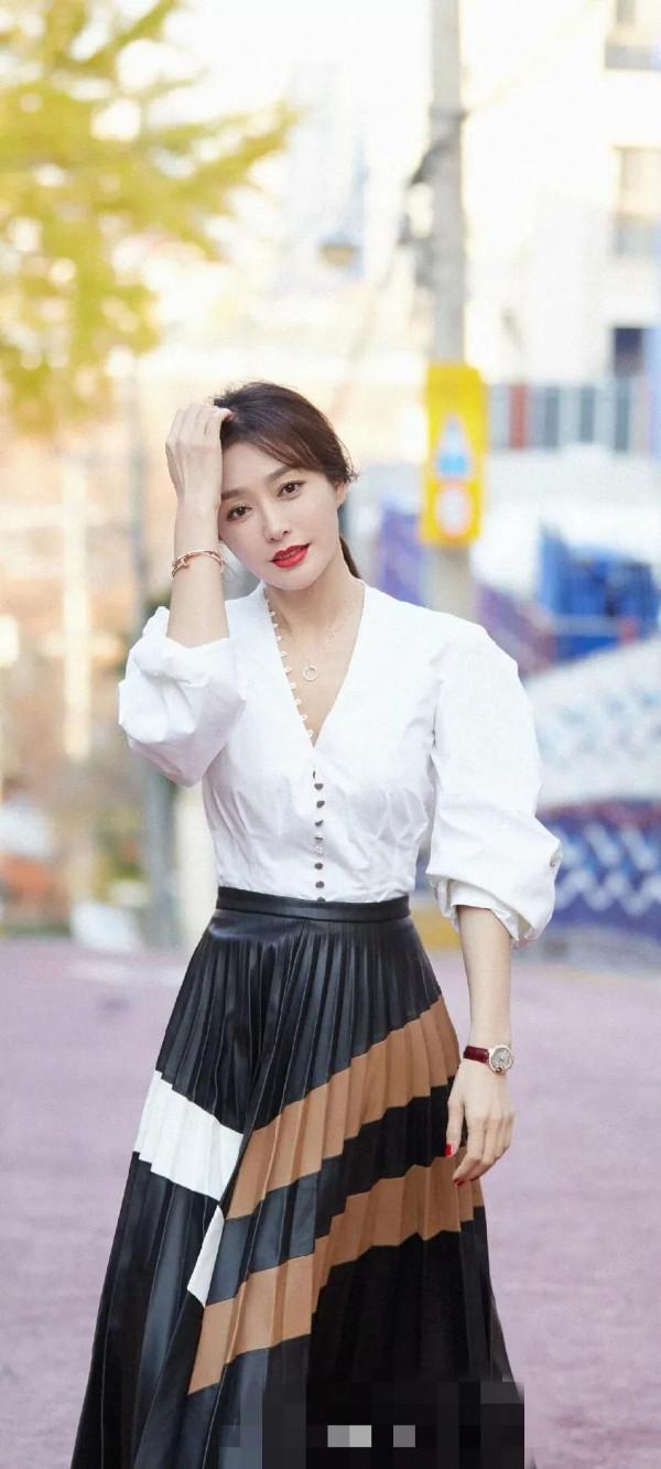 秦嵐《突圍》齊本安背後的女人強勢歸來,曾因黃曉明賠千萬違約金 秦嵐《突圍》齊本安背後的女人強勢歸來,曾因黃曉明賠千萬違約金