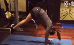 56歲泰國“吳彥祖”與女兒合照似情侶，網友調侃：這是我爸爸